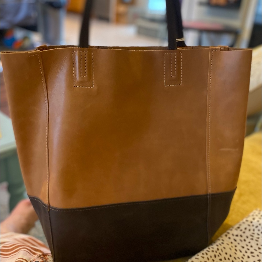 Leather Bucket bag.